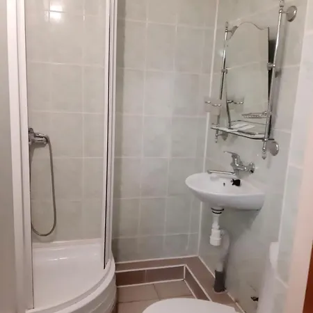 Guest house кімнати поруч з автовокзалом Uzhhorod