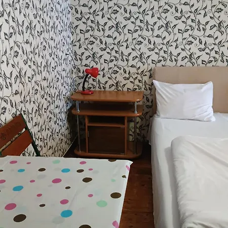 Maison d'hôtes кімнати поруч з автовокзалом Oujhorod