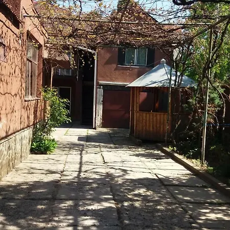 кімнати поруч з автовокзалом Guest house Uzhhorod